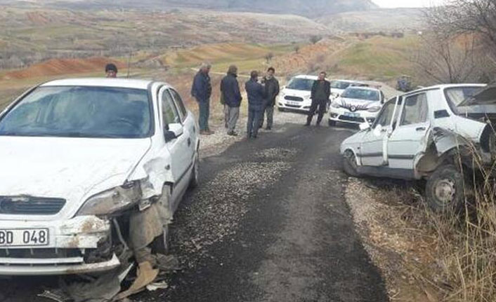 Kafa kafaya çarpıştılar! Yaralılar var