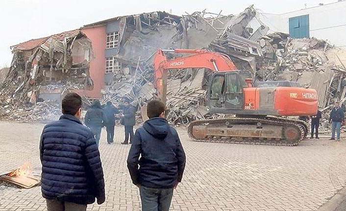Deprem bölgelerinde yarıyıl tatili uzatıldı