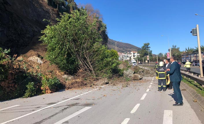 Heyelan! Karadeniz Sahil yolu ulaşıma kapandı