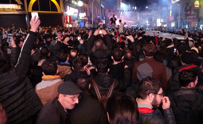 Trabzon meydanında galibiyet coşkusu