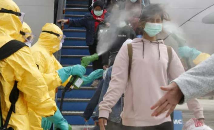 Yolcuların üzerine dezenfektan sıkıldı