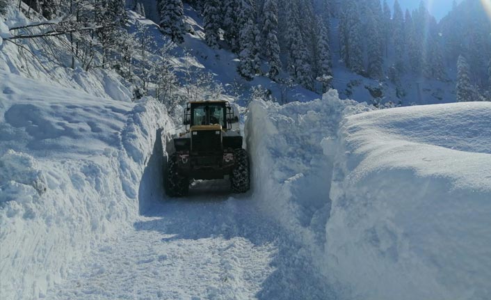 Trabzon’da Karla Mücadele Aralıksız Sürüyor, Tüm Yollar Açık