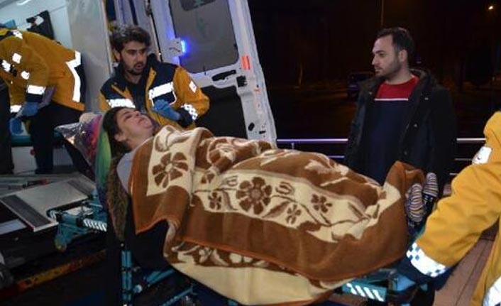 Sevgilisi ile görüşmesini istemeyen annesini bıçakladı