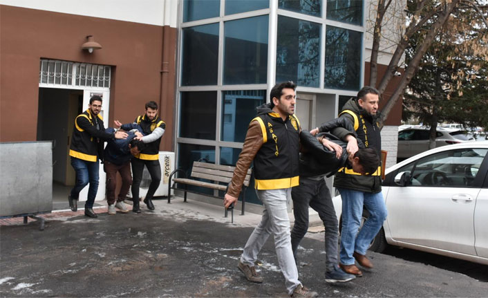 Aksaray'da kömür çalan 2 hırsızlık şüphelisi tutuklandı