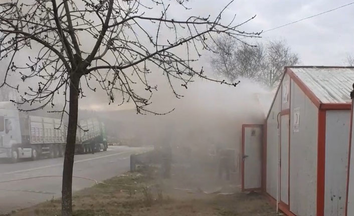 Yoksul vatandaşın barındığı konteyner yandı