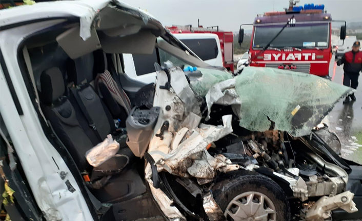 Aydın-İzmir karayolunda trafik kazası savaş alanına döndü