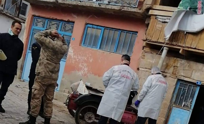 Kötü kokular gelen evden ceset çıktı