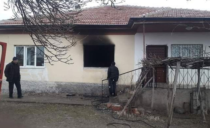 Yangında dumandan etkilenen yaşlı kadın hayatını kaybetti