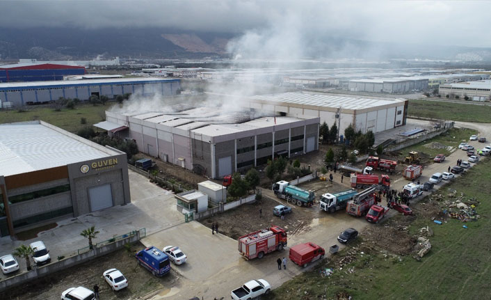 Plastik fabrikasında çıkan yangın kontrol altına alındı
