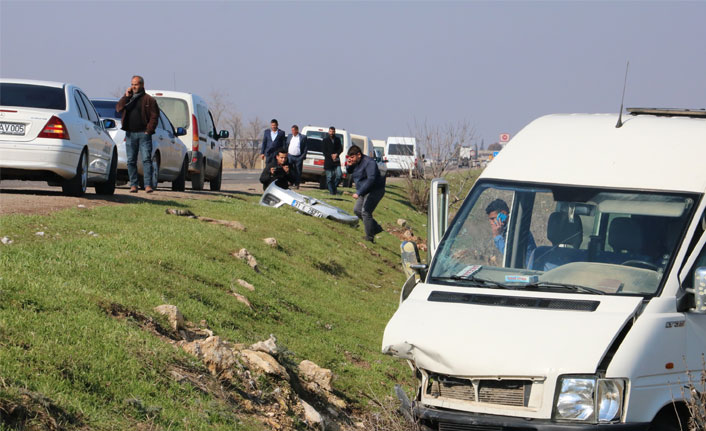 Şanlıurfa’da otomobil ile minibüs çarpıştı