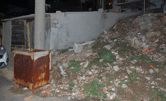 Yeni doğan bebeği çöpe attılar