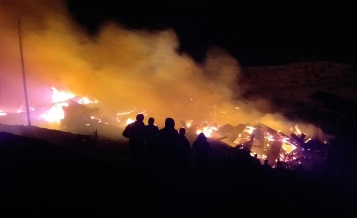 Erzurum'daki yangın 4 saat sonra kontrol altına alındı