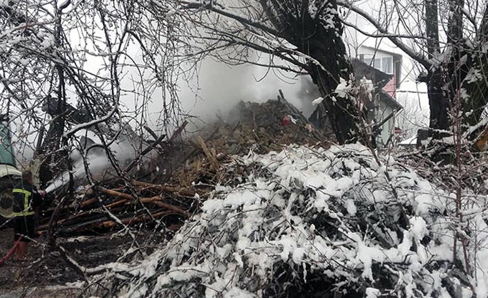 3 kardeş evde çıkan yangında öldü