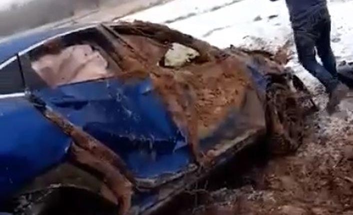 Direksiyon hakimiyeti kaybolan araç şarampole uçtu