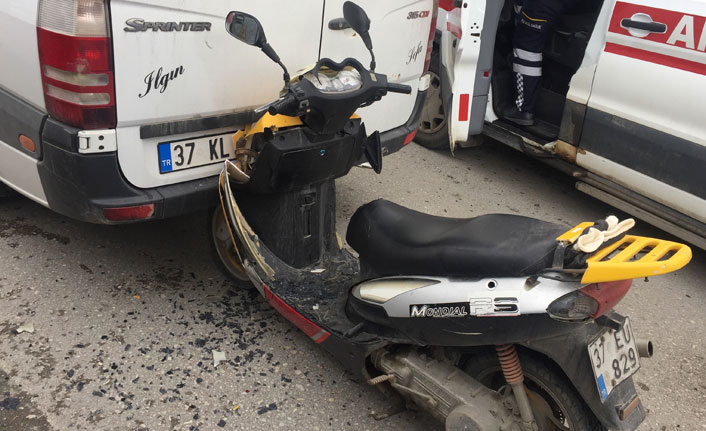 Tosya’da motosiklet minibüsle çarpıştı