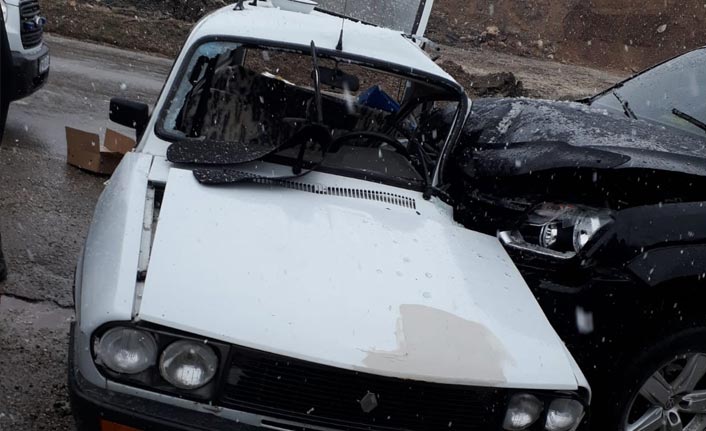 Isparta’da otomobiller çarpıştı