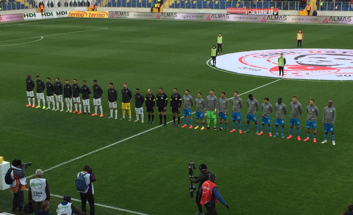 Gençlerbirliği - Trabzonspor maçı öncesi saygı duruşu