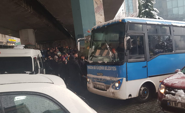 Trabzon’da Dolmuşlar çalışmadı belediye devreye girdi