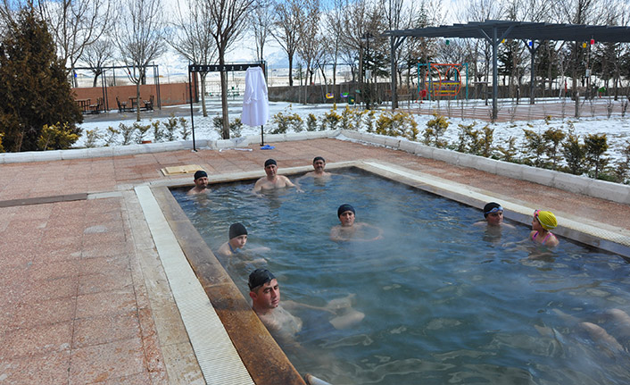  Eksi 14 derecede havuz keyfi