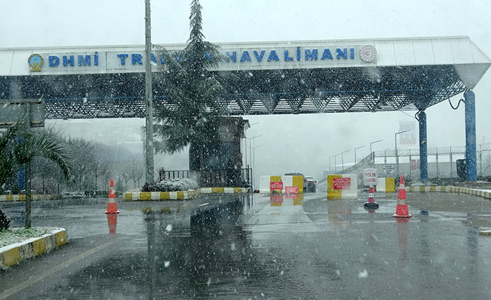 Trabzon'da uçuş iptalleri devam ediyor