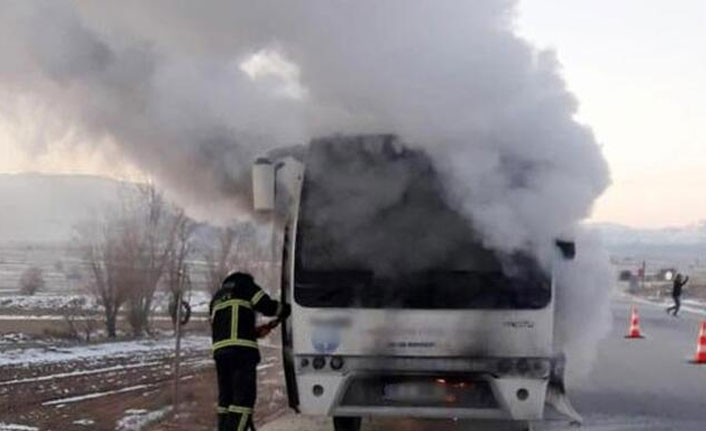 Servis midibüsünde yangın! Öğrenciler tahliye edildi