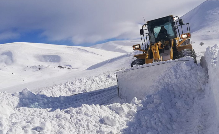 Doğu Karadeniz'de 988 köy yolu kapalı!