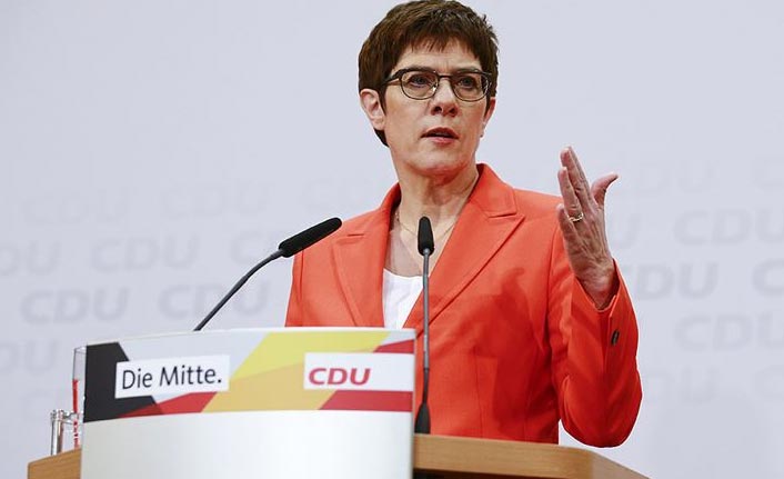 Almanya'daki siyasi kriz büyüyor