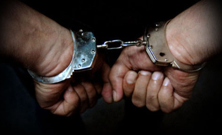 Tutuklu arkadaşını ziyarete geldi! Gözaltına alındı!