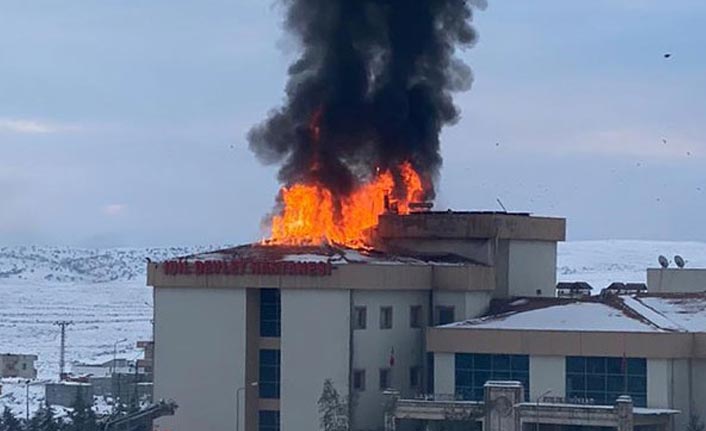 Devlet Hastanesi'nde korkutan yangın