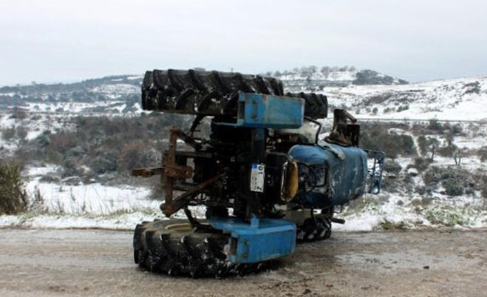 Traktör devrildi, sürücü öldü