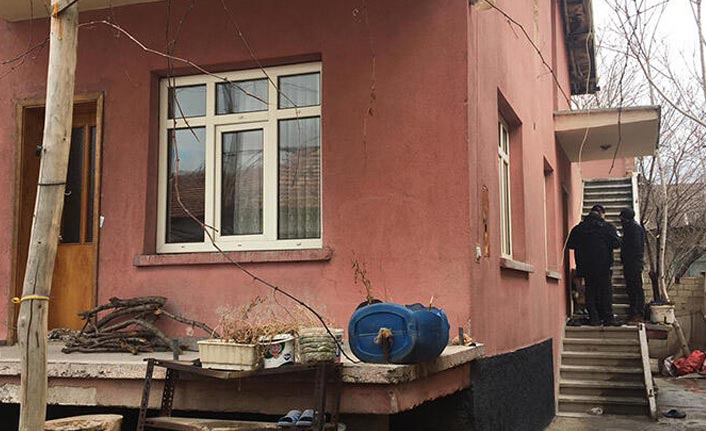 Yaşlı çift, banyoda ölü bulundu