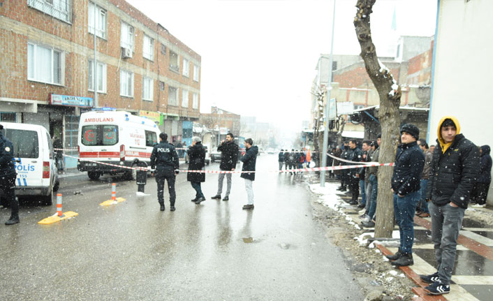 Başına 7 mermi isabet alan adam olay yerinde hayatını kaybetti