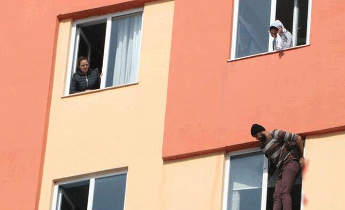 Kendini kesip intihara kalkıştı!