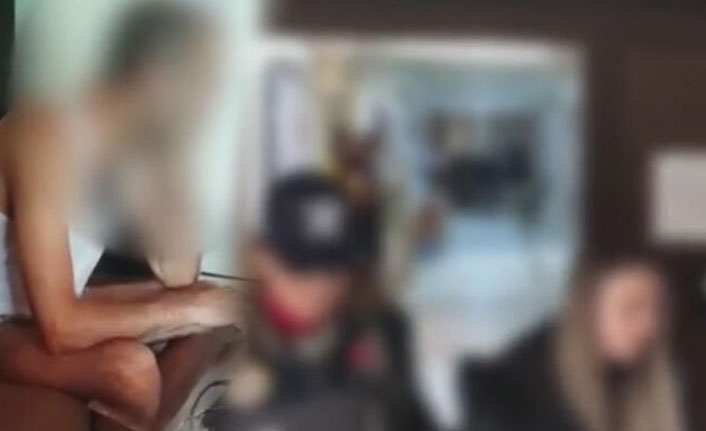 Hem erkek hem kadın olarak konuştu!