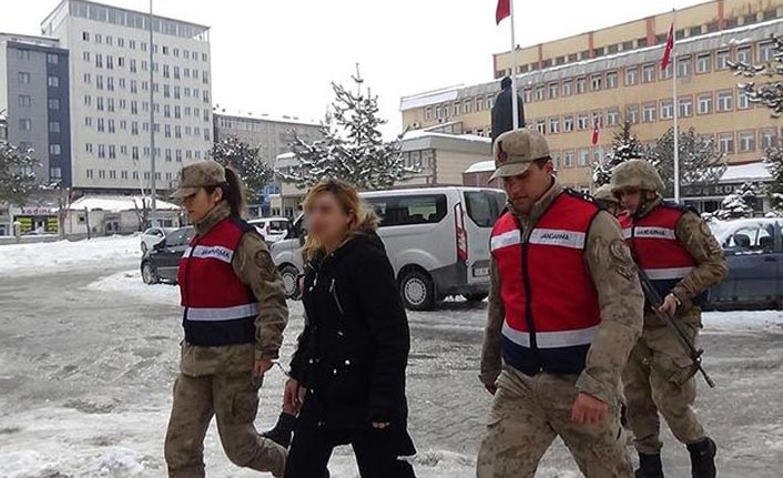 Suç makinesi kadın gizli bölmede yakaladı