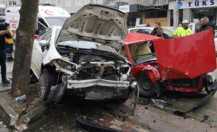 4 kişinin yaralandığı kaza kamerada