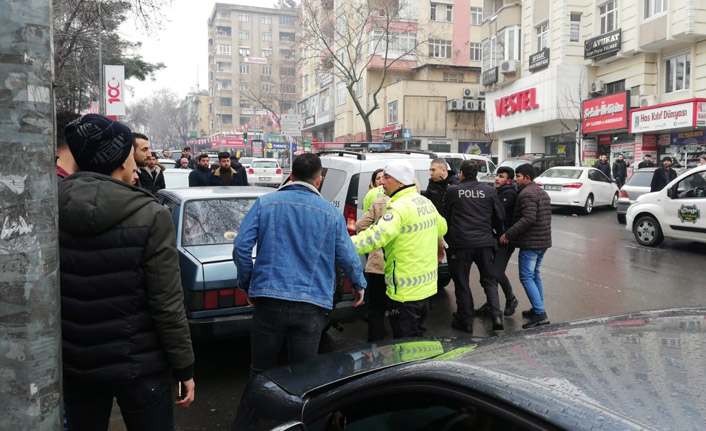 Kahramanmaraş'ta kendini uyaran garsona saldırdı