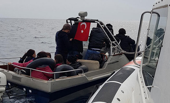 Dikili'de 20 kaçak göçmen yakalandı