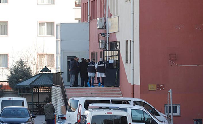 Okul müdürünü vuran hizmetli, aynı silahla intihara kalkıştı