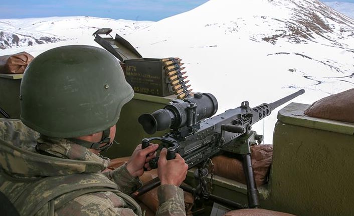 Terör örgütünden kaçışlar devam ediyor: 2 terörist teslim oldu.