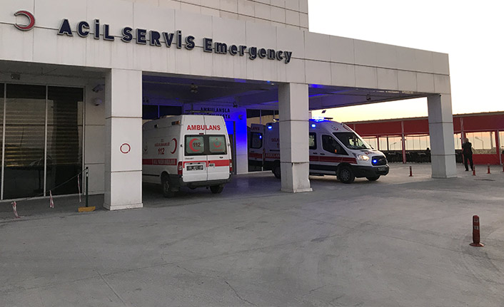 Kavgayı ayırmak isterken canından oluyordu