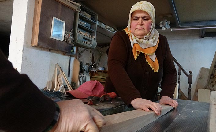 Hasta eşine destek çıktı, marangoz ustası oldu