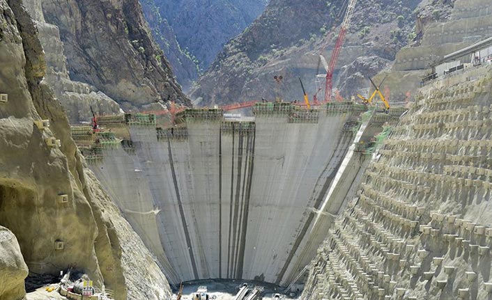 Yusufeli barajında hızla büyüyor