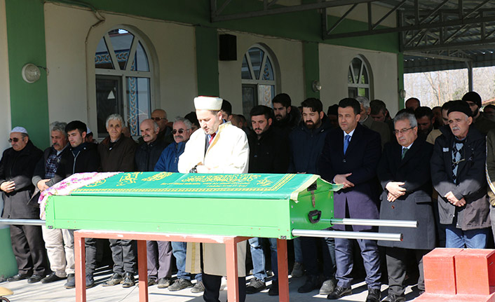 Eşinin öldürdüğü Özlem, toprağa verildi