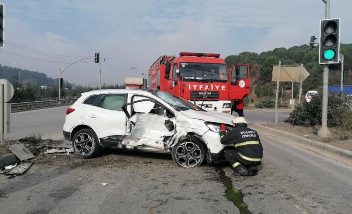 Gebze'de kamyonla cip çarpıştı: 2 ağır yaralı