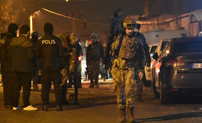 Cezaevi firarisi ortalığı birbirine kattı