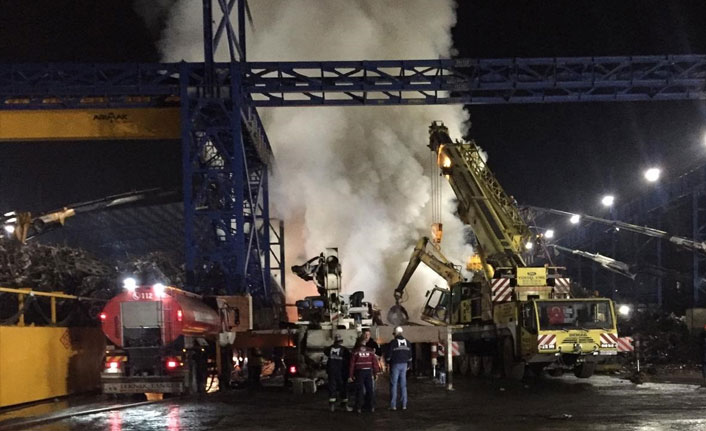 Bartın’da fabrika deposunda yangın! Dumanlar gökyüzünü kapladı