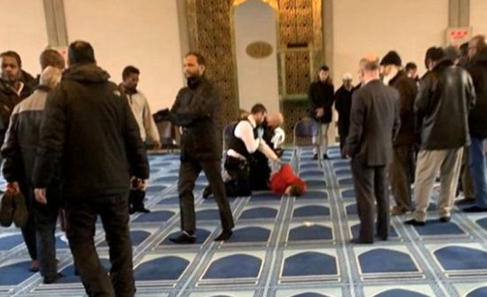 Londra'da camide müezzin bıçaklandı