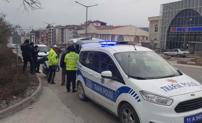 Bilecik’te yaya geçidinde otomobil çarptı: Kadın yaralandı