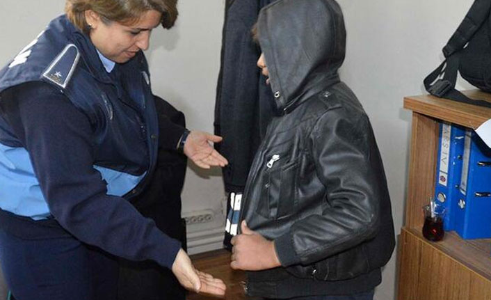 Dilencinin üzerinden çıkan zabıtayı bile şoke etti!